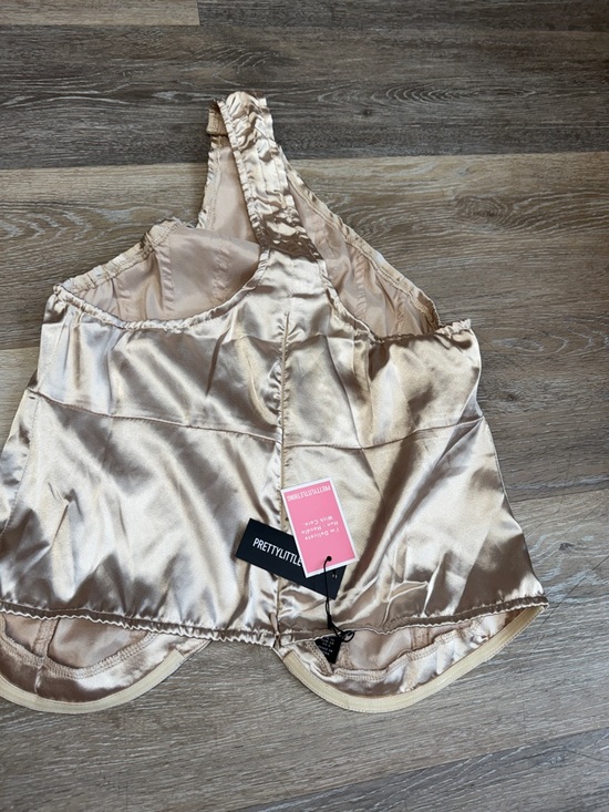 PrettyLittleThing Other - PRETTYLITTLETHING Champagne Satin Shaping Slip - Women's Intimates size 6
